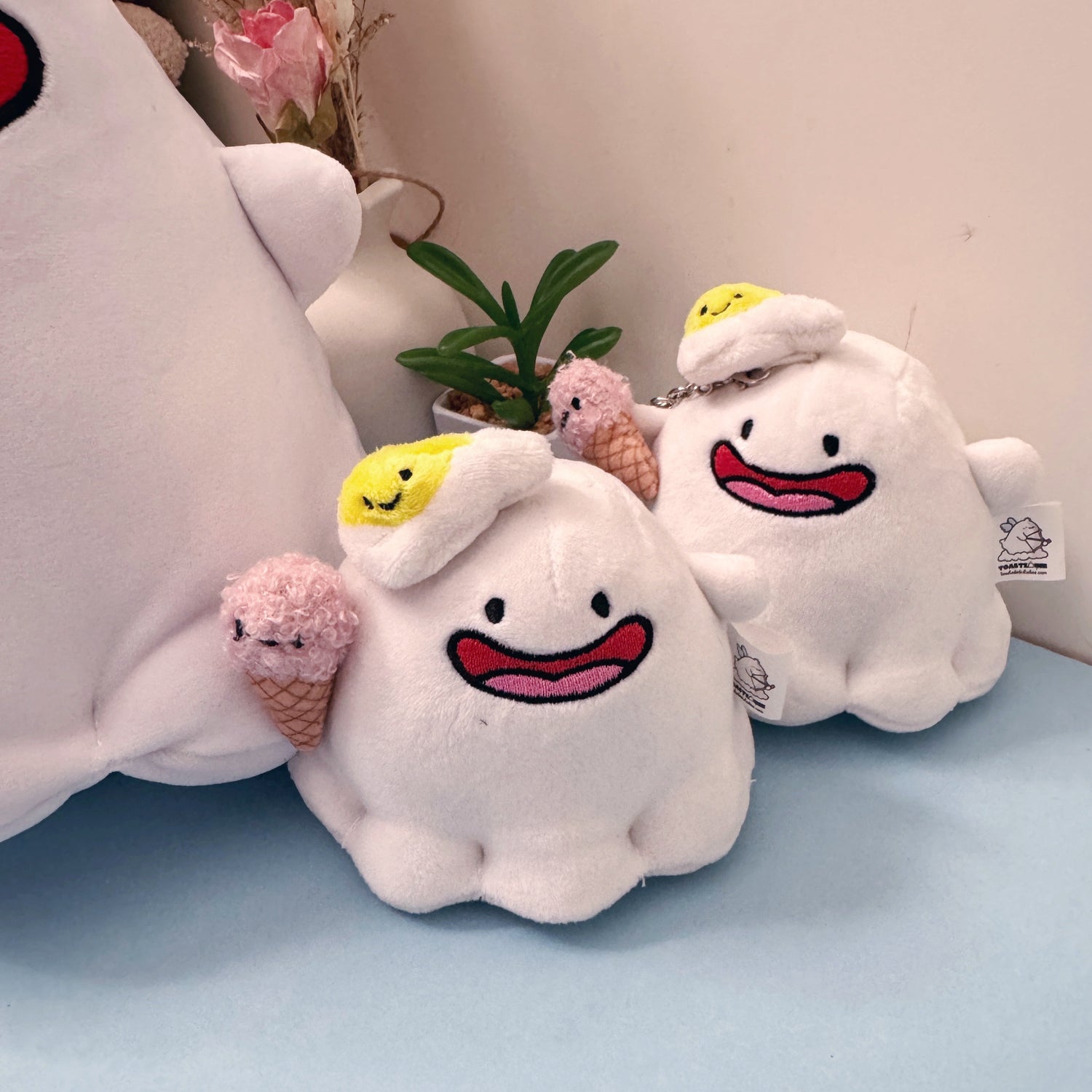 Two cute ghost keychain plush toys