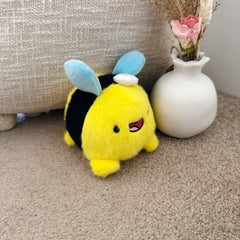Bee plush keychain with flowers