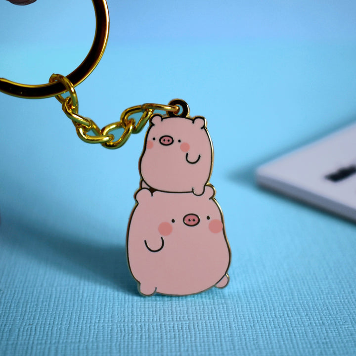Pig keyring with gold chain