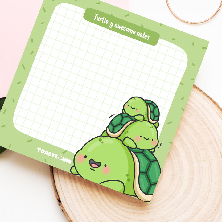Turtle sticky notes on wooden block