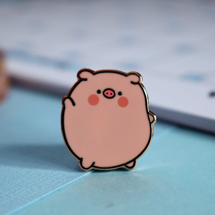 Pig pin with notepad